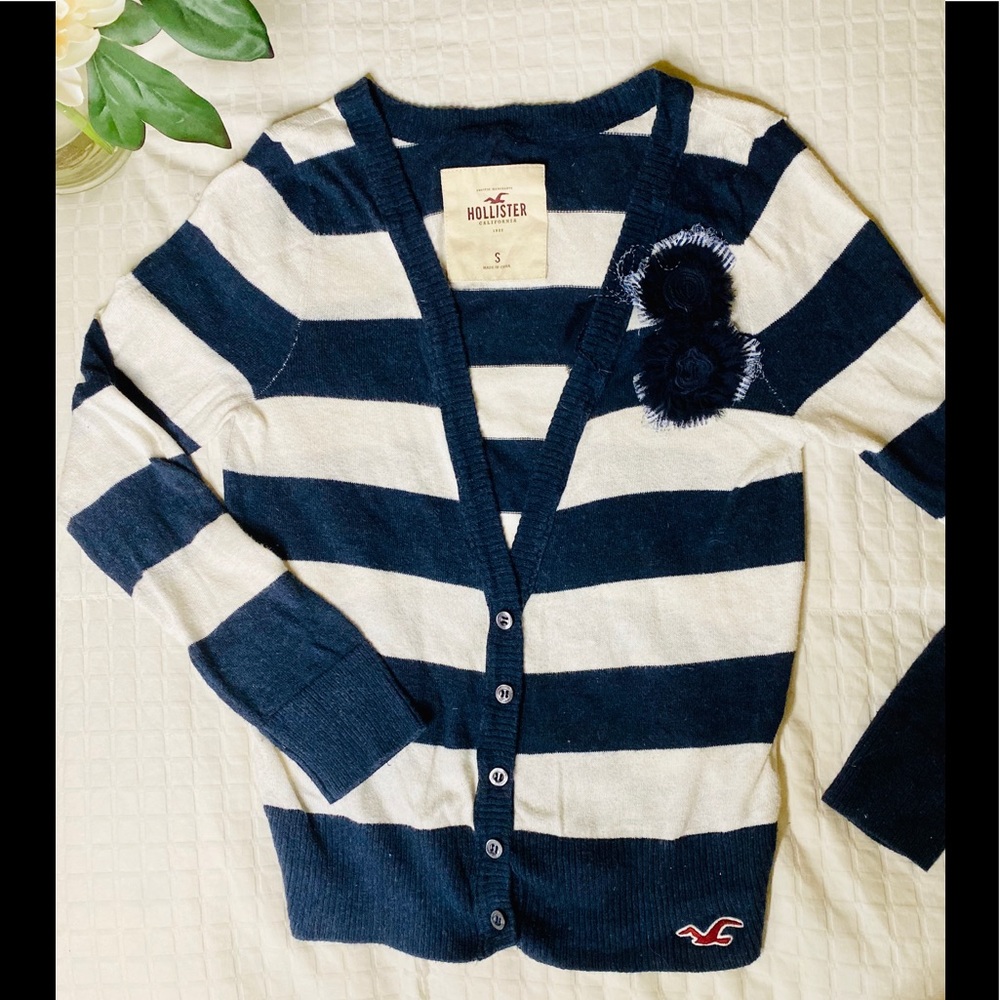 💙Hollister Navy/Cream Cardigan Size S